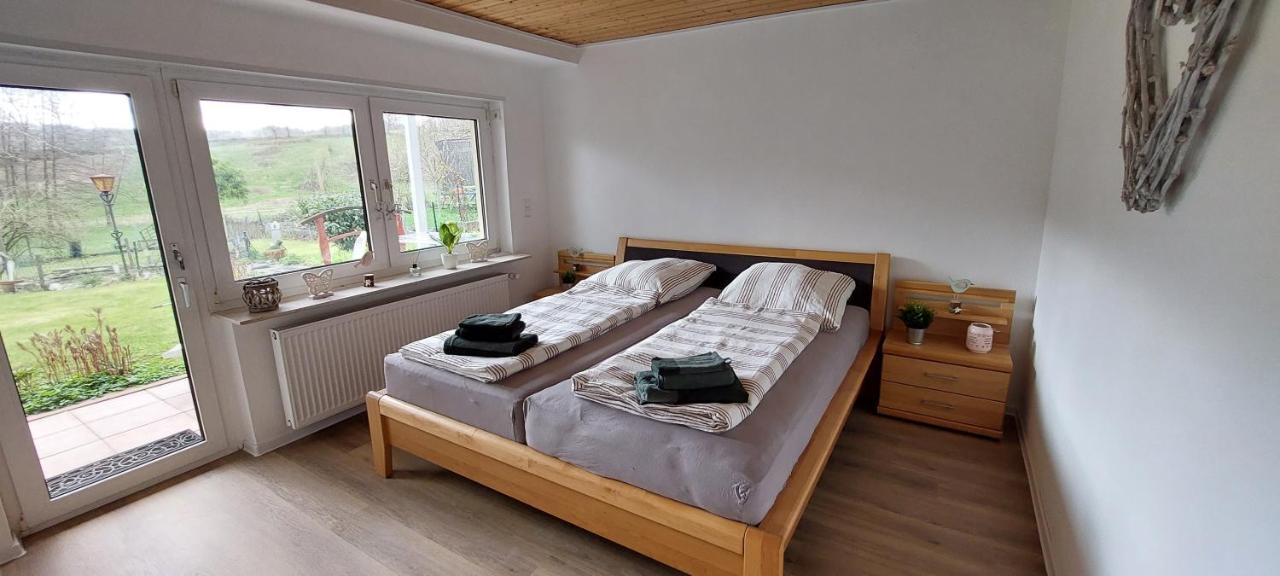 Tolle Untergeschoss-wohnung Fuer Bis Zu 5 Personen Mit Grossem Garten Und Terrasse Appartement Mörlenbach