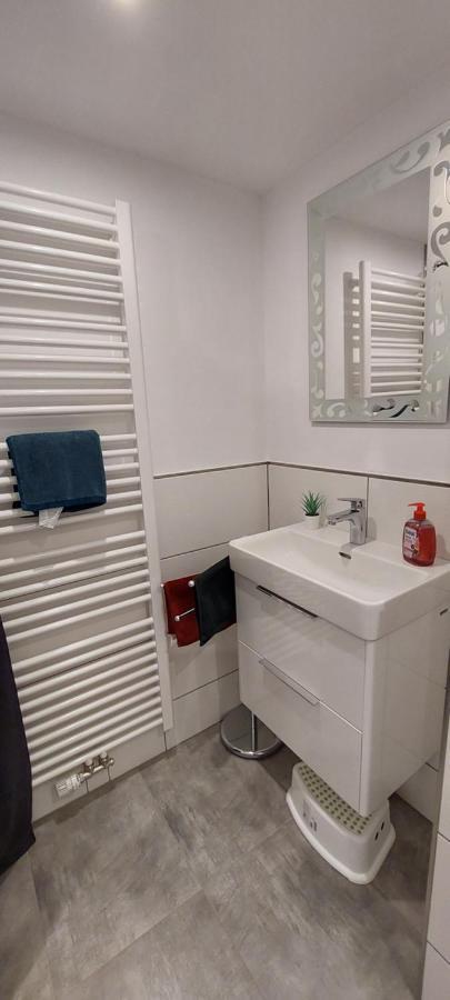 Appartement Tolle Untergeschoss-wohnung Fuer Bis Zu 5 Personen Mit Grossem Garten Und Terrasse